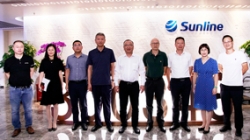 南山區(qū)副區(qū)長夏雷一行蒞臨長亮科技調研考察